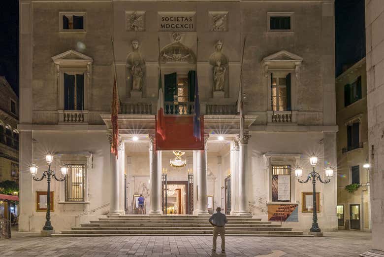 Fachada del Teatro La Fenice