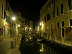Canal de noche