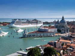 Crucero saliendo de Venecia