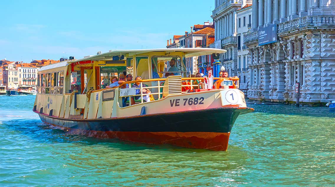 Vaporettos en Venecia