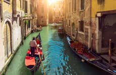 Paseo en góndola con serenata por Venecia